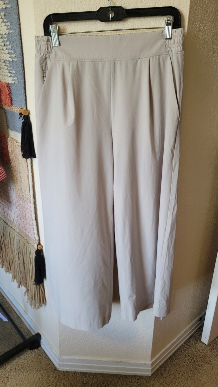 ATHLETA BROOKYLN WIDE LEG CROP IN BONE, SZ 8